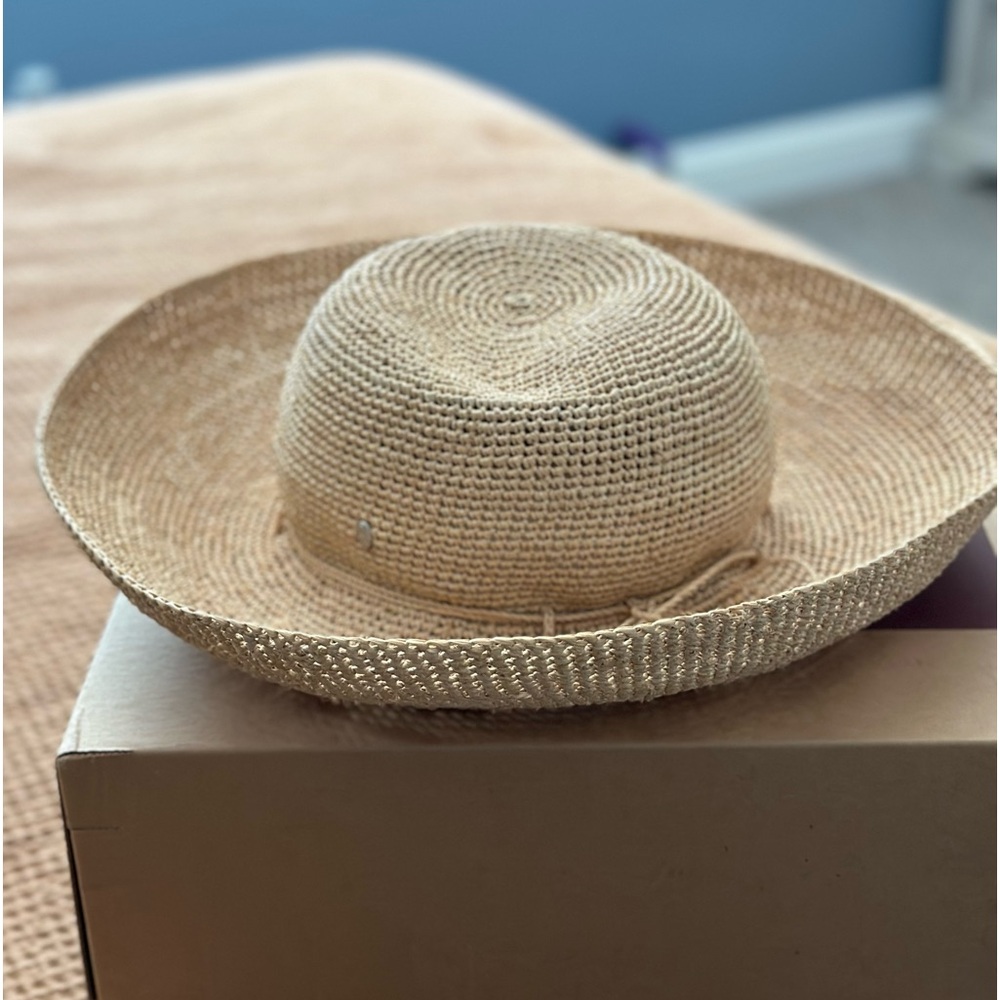 Helen Kaminski hat